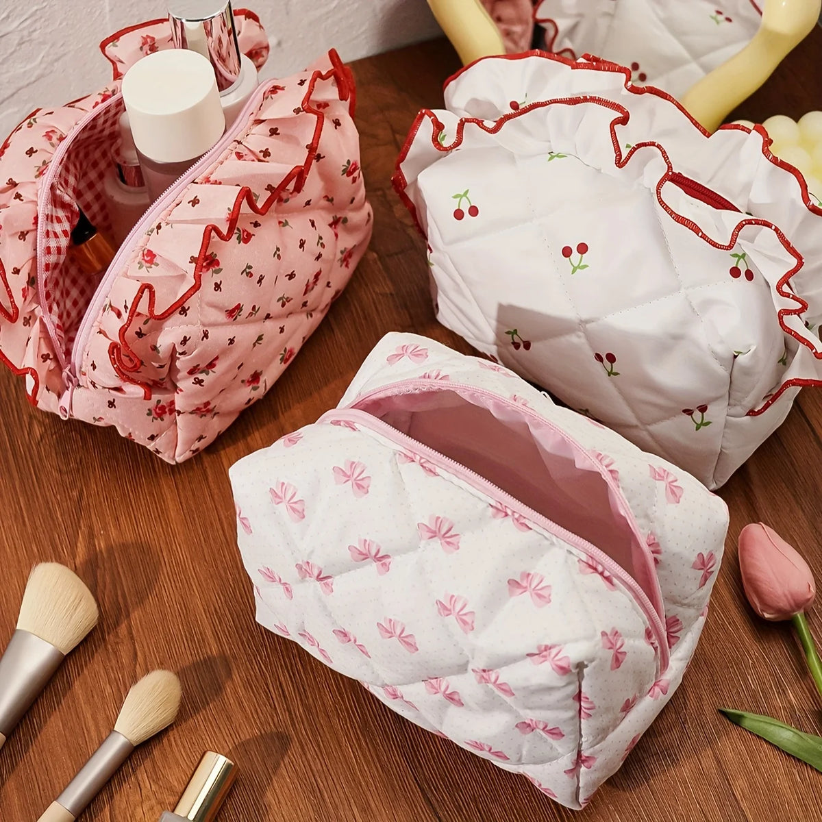Quilted Makeup Bag Floral Large Cute Cosmetic Bag Coquette Travel Makeup Pouch Aesthetic Portable Zipper Toiletry Storage Bag