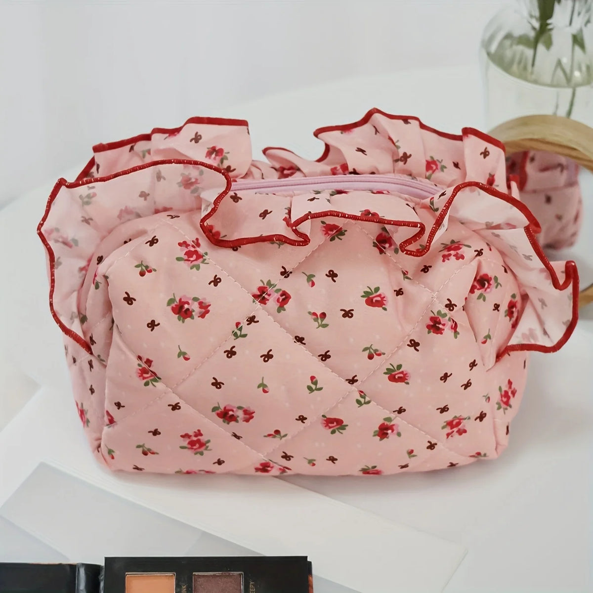 Quilted Makeup Bag Floral Large Cute Cosmetic Bag Coquette Travel Makeup Pouch Aesthetic Portable Zipper Toiletry Storage Bag