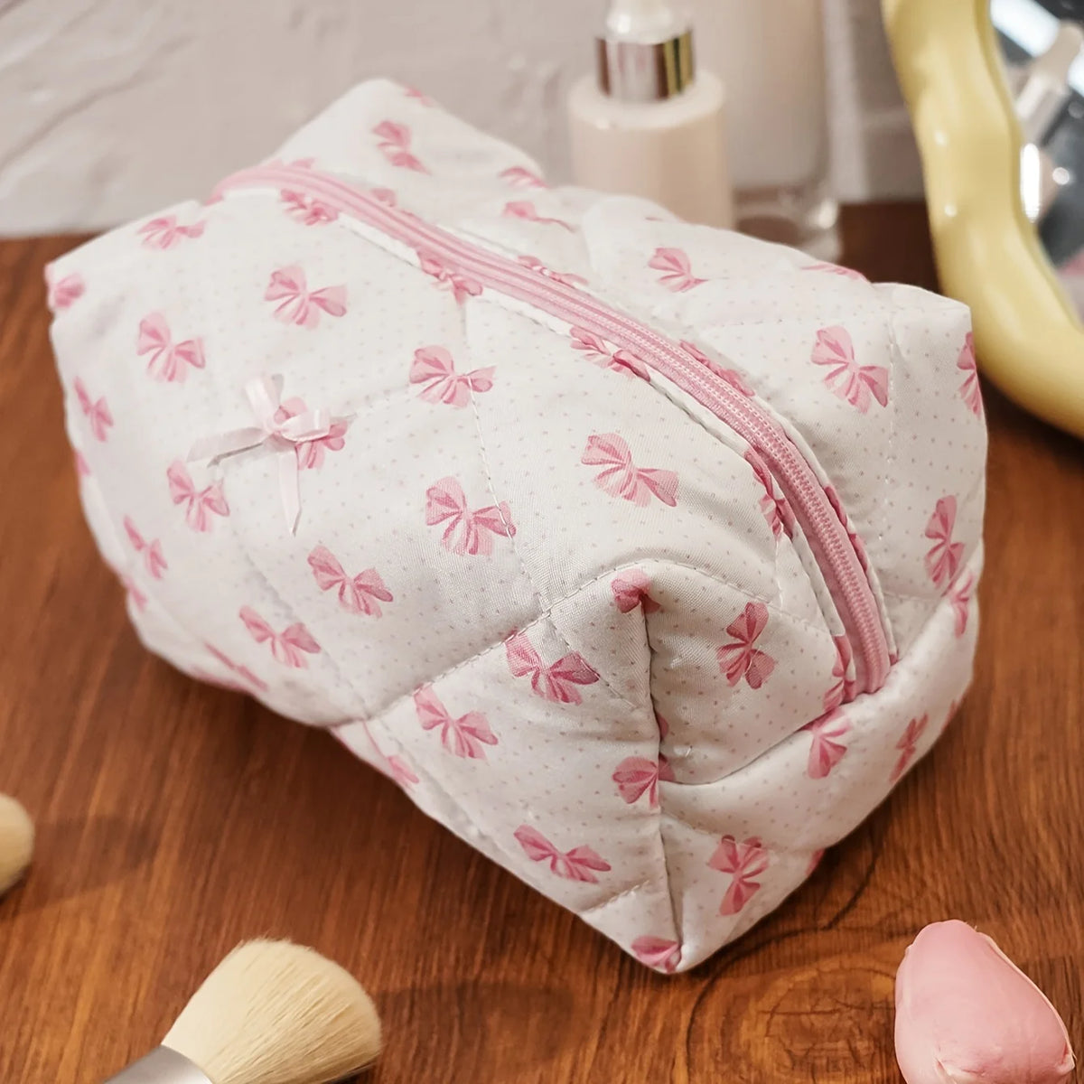 Quilted Makeup Bag Floral Large Cute Cosmetic Bag Coquette Travel Makeup Pouch Aesthetic Portable Zipper Toiletry Storage Bag
