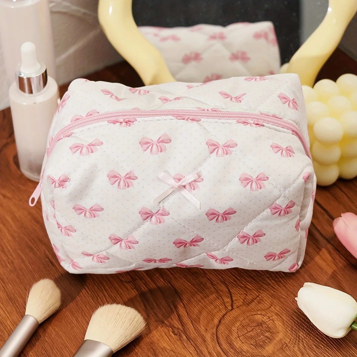Quilted Makeup Bag Floral Large Cute Cosmetic Bag Coquette Travel Makeup Pouch Aesthetic Portable Zipper Toiletry Storage Bag